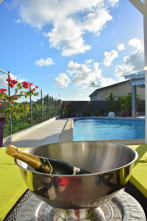 Villa Améthyste avec grande piscine privée, jardin clos, parking privé Le Robert Esterno foto