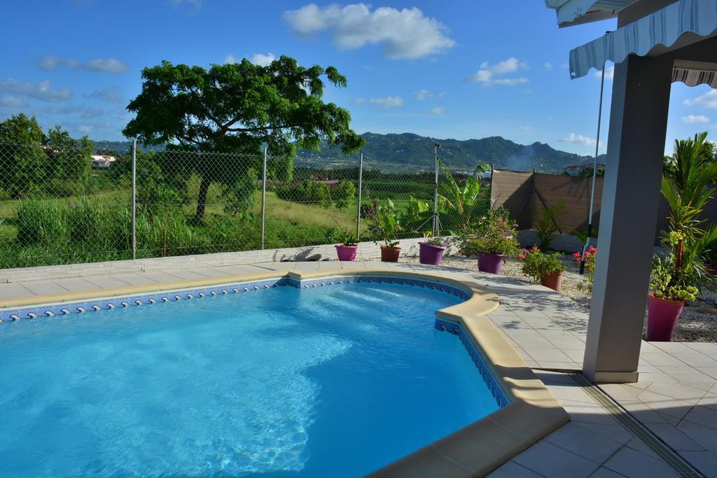 Villa Améthyste avec grande piscine privée, jardin clos, parking privé Le Robert Esterno foto